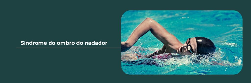 Foto ilustrativa de nadador realizando treino de crawl, destacando a movimentação dos ombros – associada à condição conhecida como ombro do nadador.